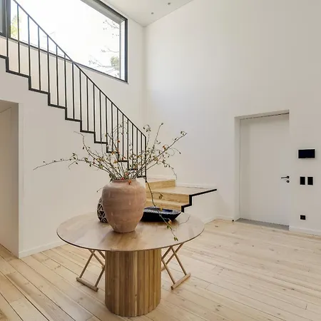 Villa Contemporary By Cadenzalux Cascais