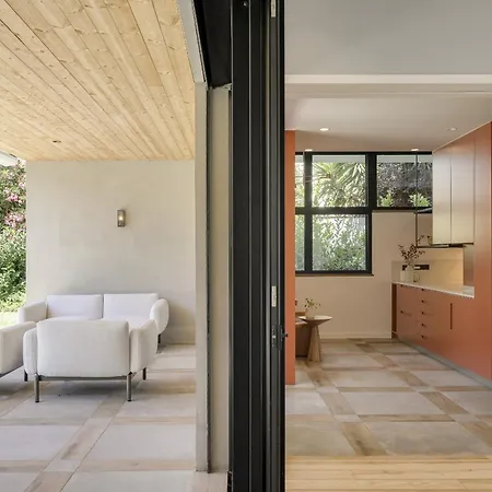 Villa Contemporary By Cadenzalux *