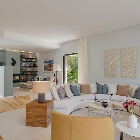 Contemporary By Cadenzalux Villa *