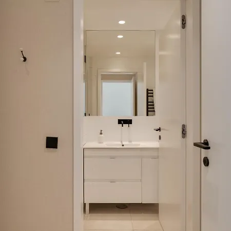 Villa Contemporary By Cadenzalux