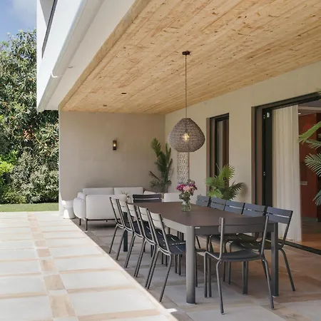 Contemporary By Cadenzalux Villa *