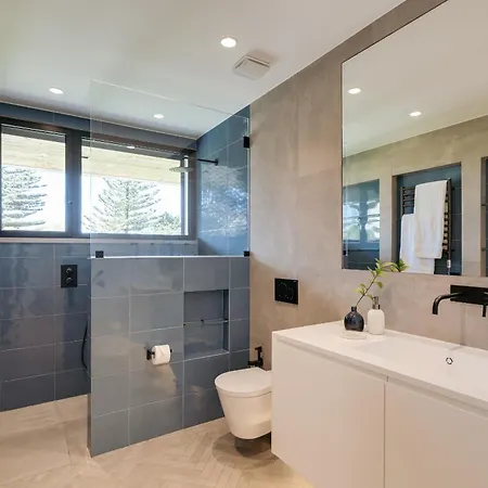 Villa Contemporary By Cadenzalux *