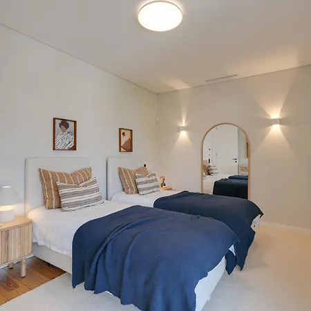 Villa Contemporary By Cadenzalux *