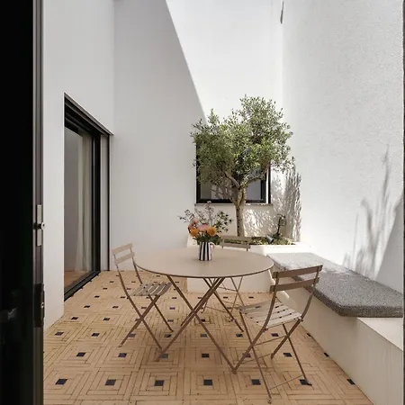 Villa Contemporary By Cadenzalux