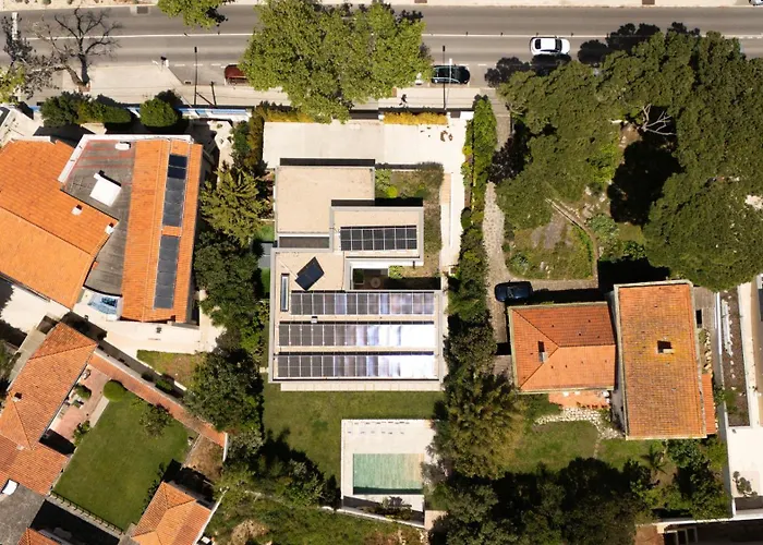 Villa Contemporary By Cadenzalux