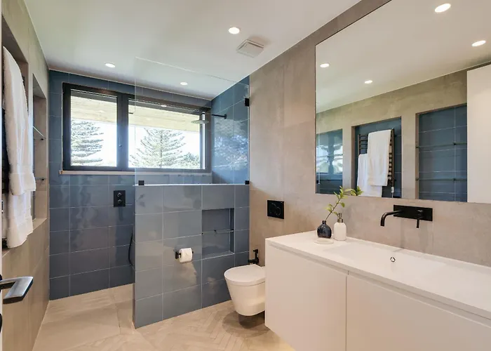 Villa Contemporary By Cadenzalux *